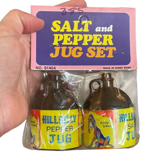 Vintage Hillbilly Salt & Pepper Shakers Moonshine Jugs Hong Kong Novelty NOS - Picture 1 of 16